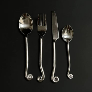 Ensemble de cuillères à manche torsadé, élégant et durable, en acier inoxydable, parfait pour la cuisine, la salle à manger et l'usage quotidien, en provenance d'Inde - Product Image 1