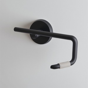 Soporte de papel higiénico de metal decorativo con acabado rústico negro mate artesanal Diseñado para interiores decorativos - Product Image 5