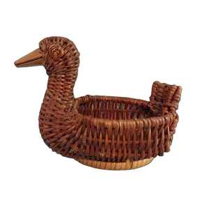Panier de rangement en forme de canard brun personnalisé Matériau naturel Artisanat Décoration de la maison Panier de fruits en bambou fabriqué au Vietnam - Product Image 1