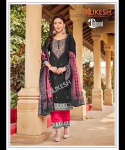 Belle longue Salwar Kurta pour femmes en vêtements islamiques modestes avec style fourche blanche et motif de robe de boutique - Product Image 4