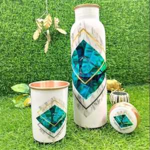 Elegante botella de agua de cobre con acabado liso para uso diario Bebida saludable y rutina de bienestar - Product Image 1