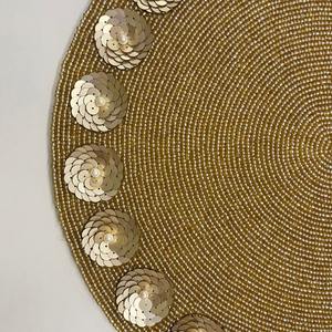 Manteles Individuales con Cuentas Iridiscentes en Color Cobre o Negro - Product Image 3