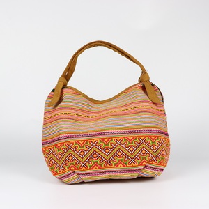 Bolsa de brocado bordada a mano con patrón personalizado, tipo respetuoso con el medio ambiente, botón a presión, pequeño conejo - Product Image 5