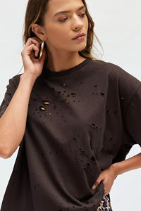 เสื้อยืดสตรีทแวร์แนววินเทจโอเวอร์ไซส์สำหรับผู้หญิงเสื้อยืดเปิดไหล่100% ผ้าฝ้ายออกแบบได้ตามต้องการ - Product Image 3