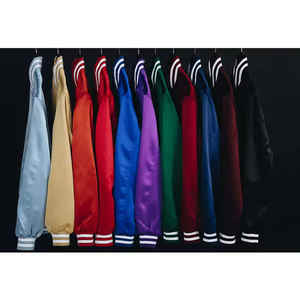 Chaqueta de bombardero de béisbol Varsity de satén transpirable ajustada brillante para hombre nueva llegada elegante chaqueta de invierno con cremallera con servicios OEM - Product Image 4