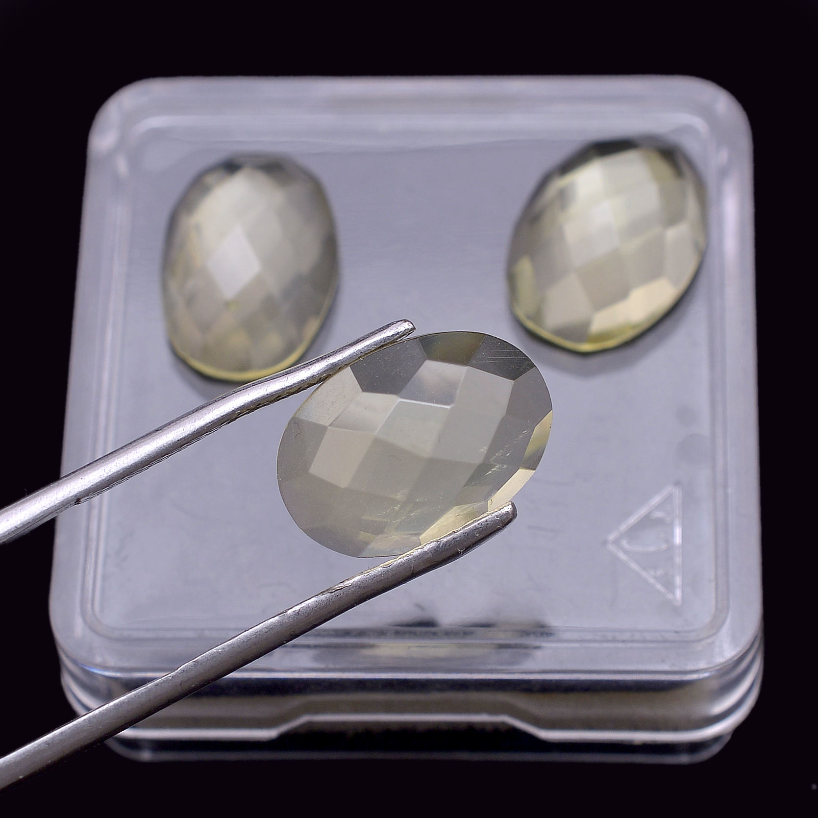 สีเหลือง