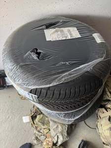 Neumático Goodyear Vector 4Seasons Gen-2 Premium para turismo de pasajeros, diseñado para un rendimiento durante todo el año. - Product Image 2