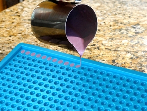 Moule commercial en silicone réutilisable pour bonbons gélifiés, demi-dôme rond, 391 cavités, pour essais de fabrication de confiseries sans amidon - Product Image 4