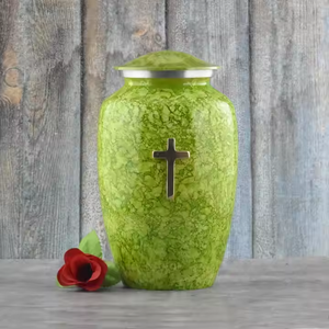 Urna de cremación de tendencia grabada a mano con una cruz de Jesús en el centro, terminada en esmalte naranja. Suministros de urnas elegantes para adultos - Product Image 3