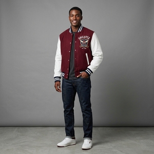 Blouson universitaire bordeaux en laine avec manches en cuir, col et poignets en tricot côtelé, fermeture à boutons-pression, logo personnalisé, streetwear, vêtement d'extérieur pour homme - Product Image 1