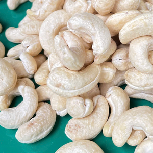 Noix de cajou Offre Spéciale 1 Kg Noix de cajou Noix de cajou du Vietnam Ww180 Ww240 Ww320 Emballage de marque privée disponible - Product Image 1