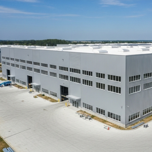 Atelier en acier à poutres hautes avec panneaux muraux translucides pour éclairage naturel - <span class=keywords><strong>Ligne</strong></span> de production - Product Image 4