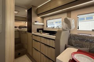 NUEVA Autocaravana de Lujo XG Dynamic 95p Rv 2024 de Dubái, Personalizada de Fábrica para Acampar - Product Image 3