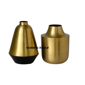 Ensemble de deux vases à fleurs en métal de qualité supérieure Pot de fleurs design fait à la main classique élégant en gros porte-fleurs en métal - Product Image 1