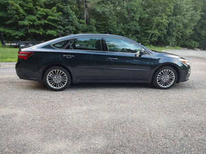 Sedán Premium Usado 2024, Paquete Limitado, Motor de Gasolina, Transmisión Automática, Excelente Estado - Product Image 2