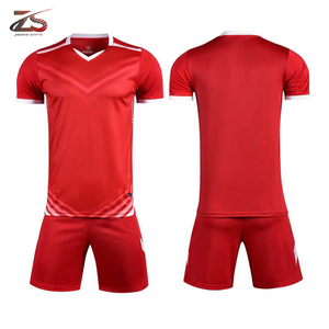 Uniforme de football de sport respirant en polyester 100% personnalisé fabriqué au Pakistan - Product Image 5