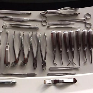 Kit de Cirugía de extracción dental de grado quirúrgico manual de 32 piezas, instrumentos quirúrgicos certificados CE autoclavables de acero inoxidable - Product Image 2