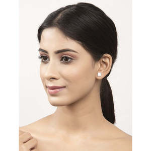 Boucles d'oreilles en argent sterling 925 de qualité supérieure pour femmes et filles, design géométrique en forme de goutte d'eau, avec diamant taille princesse en or 14 carats - Product Image 4
