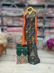 Tissu en velours vert foncé Maqbal Dirac avec broderie florale jacquard sergé, robe de luxe Gorgorad et brodée d'orange - Product Image 1