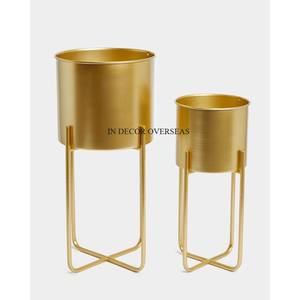 Lot de 2 jardinière en métal de forme ronde plaquée or de haute qualité avec support de designer enduit de poudre de couleur noire - Product Image 2