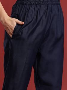 Lámina de impresión Yoke Design Gotta Patti rayón viscosa Kurta con pantalones y Dupatta - Product Image 5