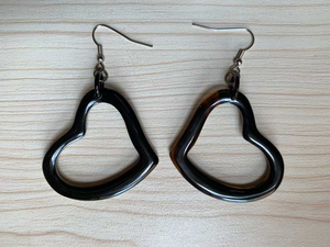 Boucles d'oreilles classiques uniques en corne pendantes Conception en laiton en corne de buffle naturelle Boucle d'oreille en corne de buffle de luxe par glowin fashion - Product Image 6