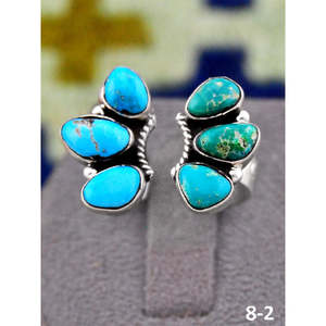 Bague ajustable artisanale Southwest Handmade Emerald Valley avec grappe de turquoise eau blanche et sertissage clos en argent sterling - Product Image 2