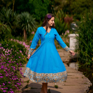 Robe Nerissa en coton tissé à la main, imprimé en bloc, style bohème, bleu gris, à panneaux, pour femmes - Product Image 1
