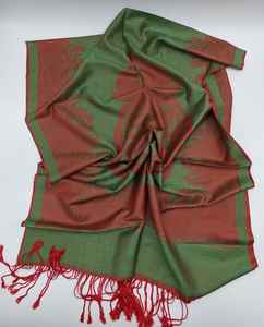 Venta al por mayor Diseña tu propio chal de lana para damas con longitud larga proveedor directo de fábrica chal de lana para mujeres en color sólido - Product Image 4