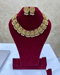 Ensemble de bijoux de temple plaqué or de qualité supérieure avec collier pour les bijoux de mariée et de mariage pour les femmes - Product Image 1