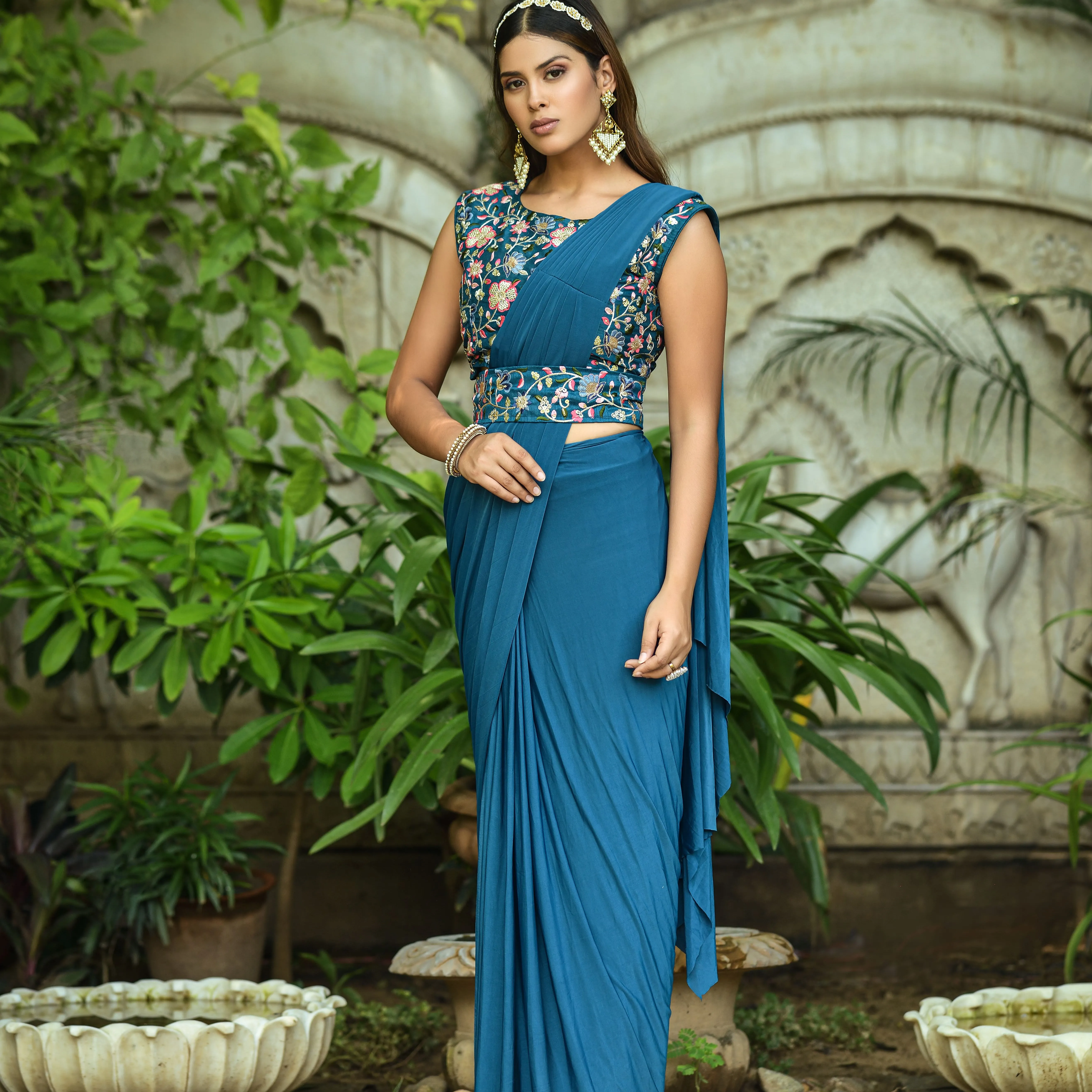 Neueste Designer Pallu Full Stitched Ready to Wear mit Heavy Embroidery Waist Belt Saree für Frauen