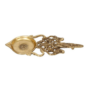 Diya de latón decorativo perfecto para Pooja y decoración del hogar lámpara Diya de latón un toque clásico para tus rituales y celebraciones - Product Image 1