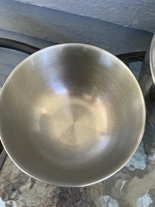 Cuenco de acero inoxidable de gran capacidad para mezclar ingredientes o mezclar ensaladas, suministro al por mayor, disponible al mejor precio - Product Image 4