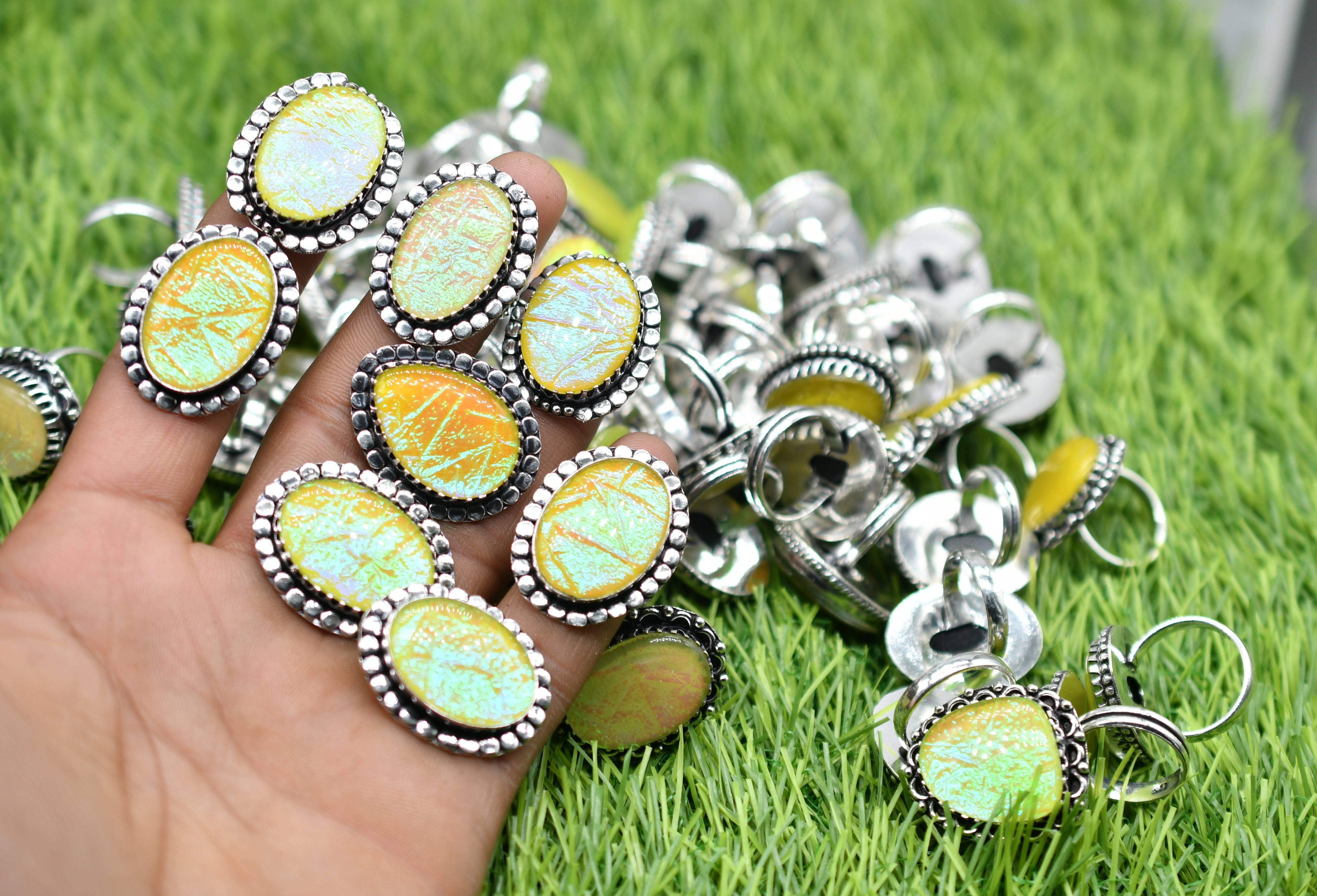 สีเหลือง