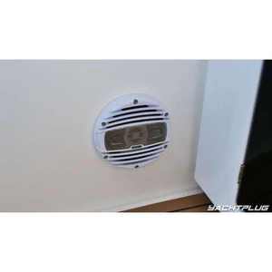 Bateau à moteur Bavaria Vida 33 HT avec 2 moteurs de 300 CV/147 kW Dimensions 9,93x3,43m & 11,19x3,43m - Product Image 4