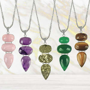 Colgante de Piedra de Cristal Natural con Cadena de Metal - Product Image 3