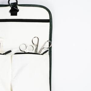 กระเป๋าเก็บเครื่องสำอางโพลีเอสเตอร์มีซิปหนัง PU และ PVC คุณสมบัติการเดินทางสำหรับผู้หญิงโลโก้แบบกำหนดเอง - Product Image 2