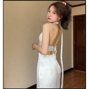 [Tendencia caliente] DR228 Deja que la lujosa tela satinada de este vestido te cubra con elegancia mientras la abertura dramática y el escote floral - Product Image 3