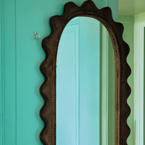 Espejo de Madera con Diseño Ondulado - Product Image 1