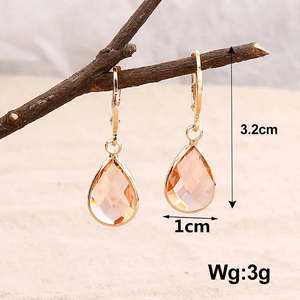 Pendientes colgantes chapados en oro a la moda para mujer, pendientes de aro en forma de lágrima con diamantes de imitación coloridos, patrón geométrico - Product Image 4