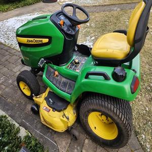 Tractores Cortacésped John Deere X500 de Calidad Premium para Trabajos de Jardinería Potentes con Sistema de Corte de Alto Rendimiento, Ideales para Uso Agrícola - Product Image 5