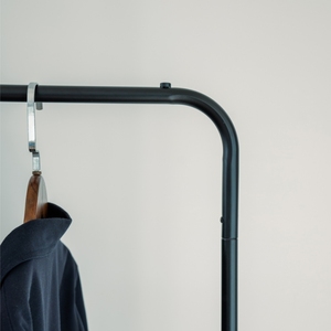 ราวแขวนผ้าเหล็กสีดำทันสมัยสำหรับใช้ในบ้านเครื่องใช้ในครัวเรือนผลิตภัณฑ์ซักผ้า - Product Image 2