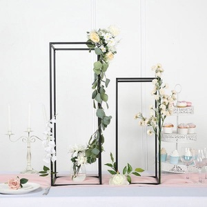 ที่วางดอกไม้โลหะสีทองสำหรับงานแต่งงานงานเฉลิมฉลองและงานเลี้ยงขนาด40x40x100ซม. ดีไซน์แบบพรีเมี่ยม - Product Image 4