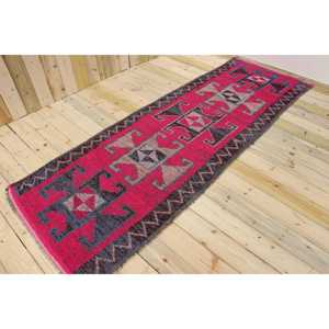 Tapis marocain vintage en laine 3,3x9,6 pieds, motif patchwork rouge, avec support en latex écologique - Product Image 1
