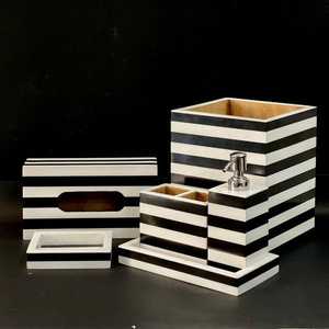 Ensemble d'accessoires de salle de bain de luxe en résine, cinq pièces, écologiques, imperméables, avec plateau et porte-savon à bas prix - Product Image 3