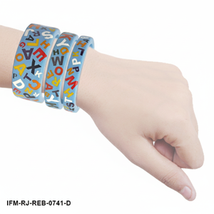 Conjunto de Brazaletes de Resina Azul Hechos a Mano, Brazaletes Apilables con Estampado de Letras Coloridas Retro para Mujer, Conjunto de Joyería de Tipografía Gruesa de 3 Piezas - Product Image 5