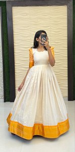 Robe de cérémonie de qualité supérieure en coton lourd et soie avec bordure en jecared, achat en ligne en Inde, mode féminine - Product Image 6