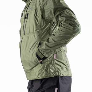 แจ็กเก็ตกันลมกันน้ำสำหรับผู้ชาย, แจ็คเก็ตกันลมกันน้ำน้ำหนักเบาเป็นมิตรกับสิ่งแวดล้อมมีฮู้ดสำหรับกีฬากลางแจ้งดีไซน์ลำลองใส่วิ่งสีพื้น - Product Image 6