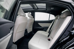 รถมือสองสภาพใหม่ ราคาคุ้มค่า ปี 2026 สีดำ Neutral Black TY - Camry GLE 2.5L FWD Luxury Sedan พร้อมส่ง - Product Image 4