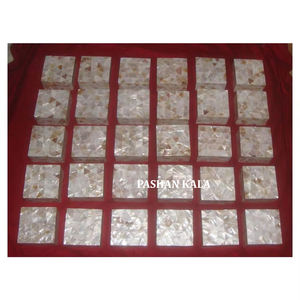 Boîtes en bois massif anciennes avec travail en nacre, finition soignée et lisse et brillante pour la décoration de la maison et les articles cadeaux - Product Image 1